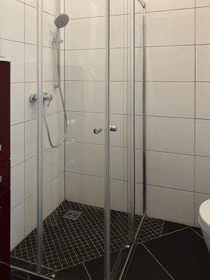 Gäste-WC mit Dusche