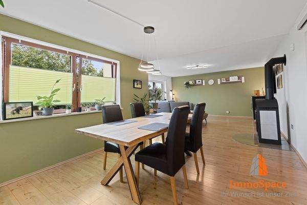 Helles Esszimmer mit viel Platz