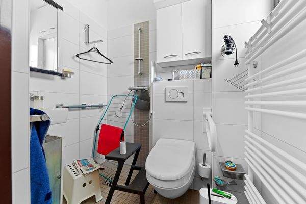 Gästebad mit ebenerdiger Dusche