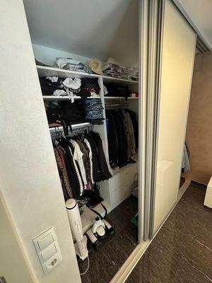 32 begehbarer Kleiderschgrank im SZi OG