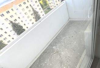 Balkonaussicht auf Wohnblock