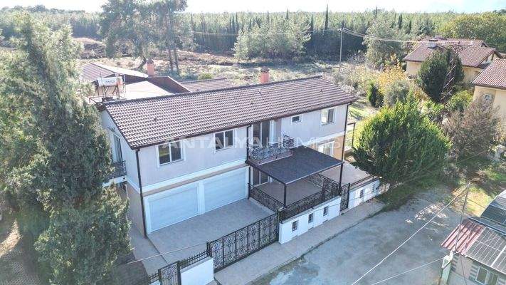 Detached House with Forest Views in Antalya Kepez