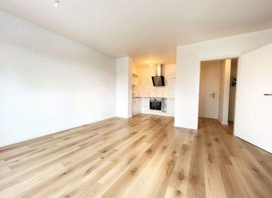 Wohnzimmer u. offene Küche