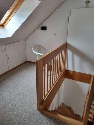 Aufgang zum Studio, kann mit elektrischer Klappe verschlossen werden