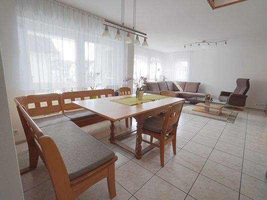 Wohnzimmer mit Essbereich