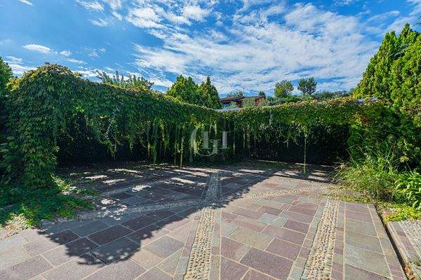 überdachter Stellplatz