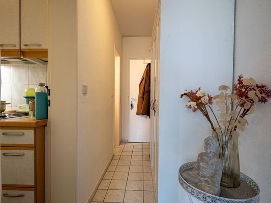 Wohnungsflur mit großem Kleiderschrank
