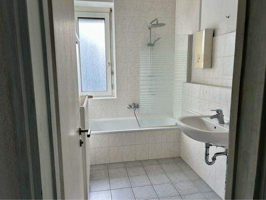 Tageslichtbad Wohnung OG