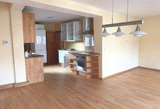 moderne helle Küche.jpg