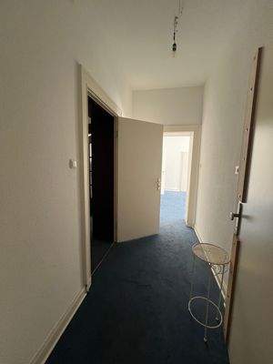 Helle Diele mit Türen