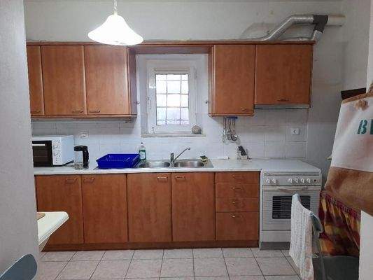 Kreta, Ag. Fotia: Traditionelles Steinhaus auf zwei Etagen mit Innenhof und Parkplatz zu verkaufen