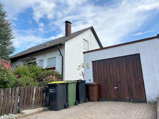 Garage und Stellplatz