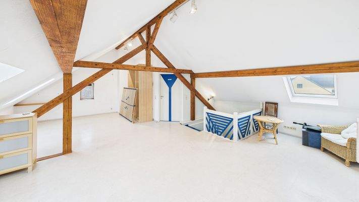 CAM03143G0-PR0191-STILL001