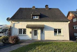 Frontansicht inkl. Vorgarten