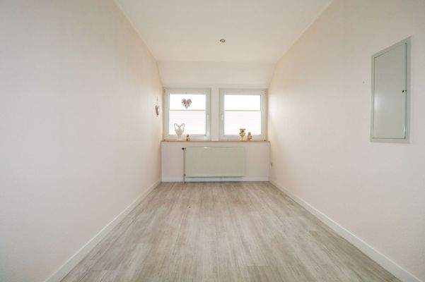 Durchgangszimmer im OG