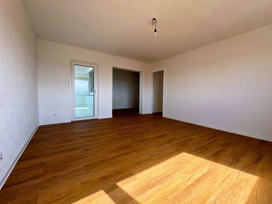 Wohnzimmer mit Blick zur Küche