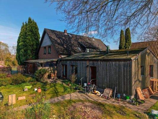 Außenansicht mit Anbau