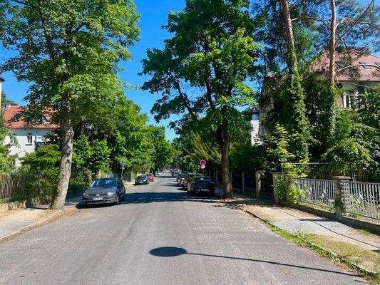 Blick in die ruhige Straße