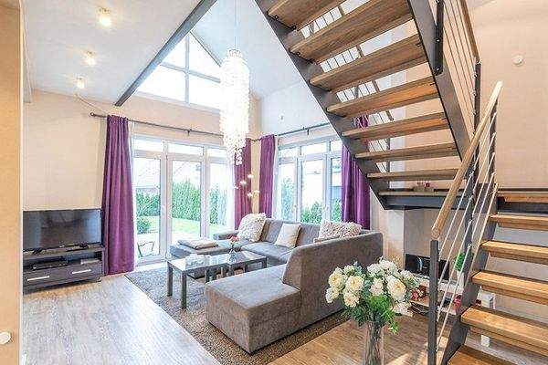 Lichtdurchfluteter Wohnbereich 