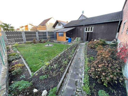 Garten - Blick zur Scheune