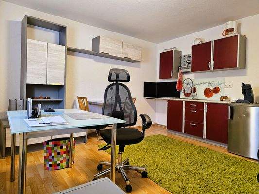 Zimmer EG mit Küche.jpg
