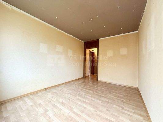 4945 Kinderzimmer Blick zur Tür 