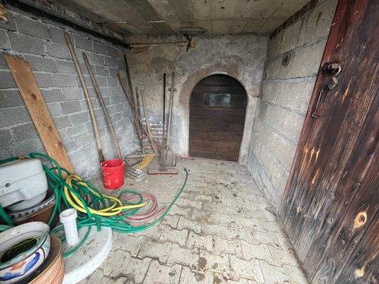 46. Kellerzugang Außen