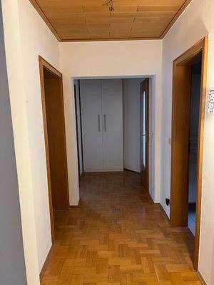 Flur mit Einbauschrank OG.jpeg