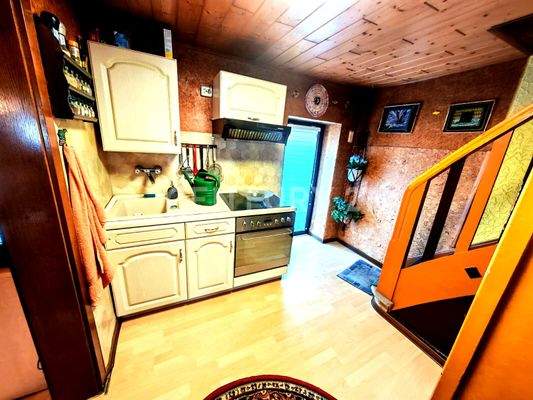 kleine Küche neben dem Esszimmer