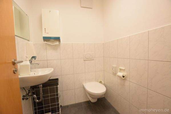 Toilette im Gebäude 2 im 2. Obergeschoss