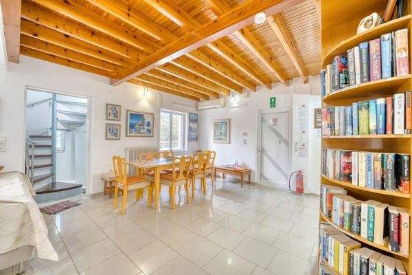 Kreta, Kalyves: Helle Villa zu verkaufen, nur wenige Schritte vom Meer entfernt