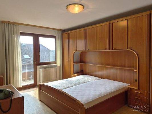 Schlafzimmer mit Balkon 1OG