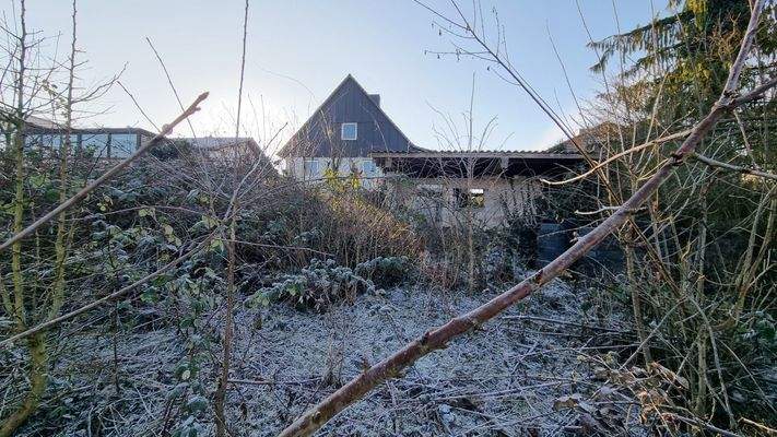 Gartenblick zum Haus (Weitwinkel)