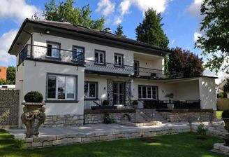 Ansicht Villa von Garten aus