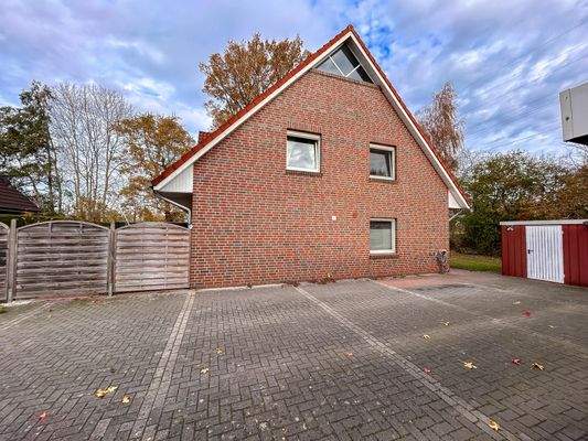 DHH Seitenansicht Stellplatzbereich