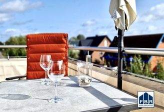 Schöne Stunden auf dem Balkon