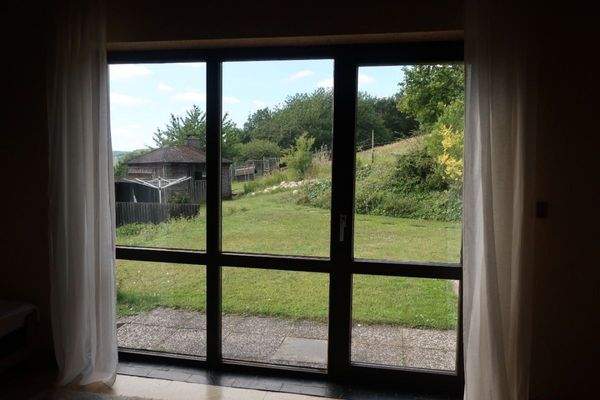 Blick zum Grundstück un Gartenhütte obere Wohnebene