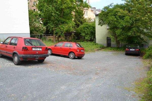 Parkplatz mittlerweile auch eingezäunt