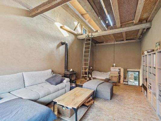 Blick v. Wohnzimmer in Galerie