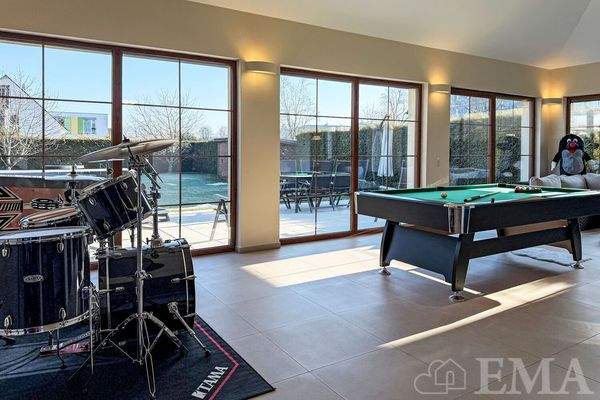 Wintergarten mit Terrassenzugang