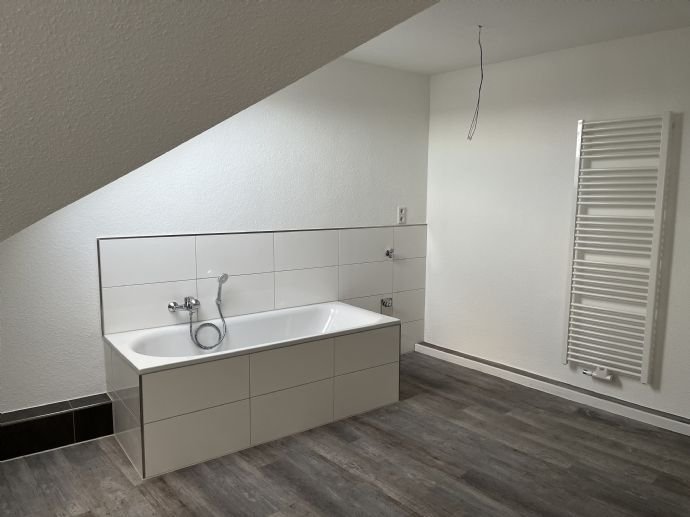 Dachgeschoss, saniert und gedämmt 3,5-Zimmer-Wohnung in Düsseldorf