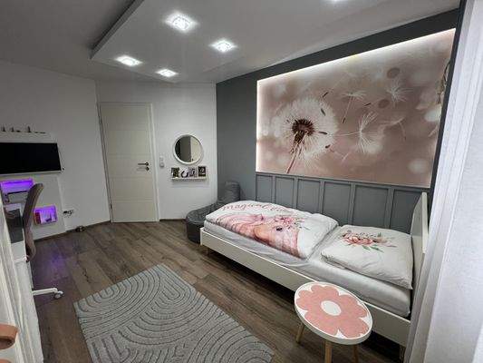 11. E1 rosa Kinderzimmer