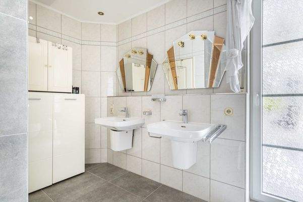 Badezimmer Erdgeschoss (2)