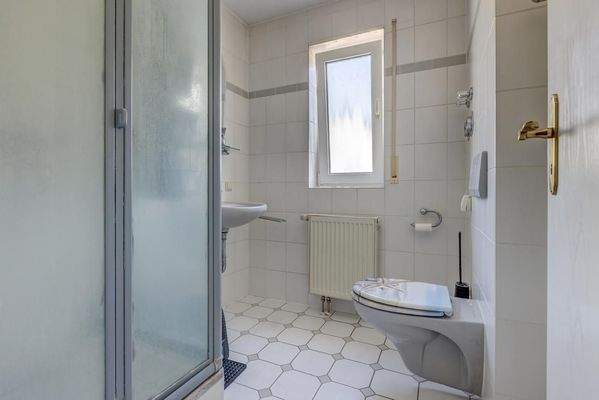 Tageslichtbad mit Dusche