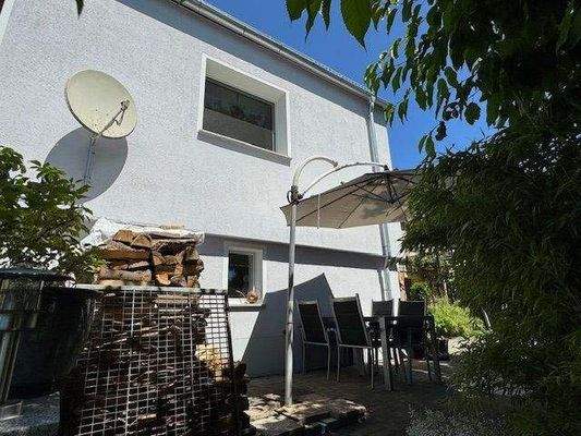 Hinteransicht EG/OG und Terrasse vorm Souterrain