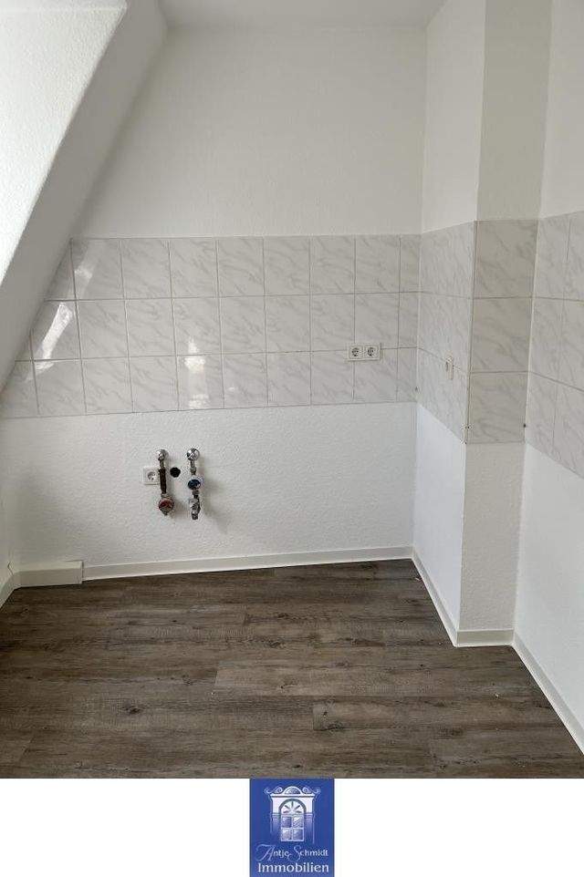 Die ersten eigenen vier Wände! Balkon, Tageslichtbad, separate Küche! - Foto 1