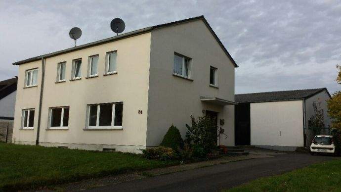 Vorderansicht mit Hauseingang 