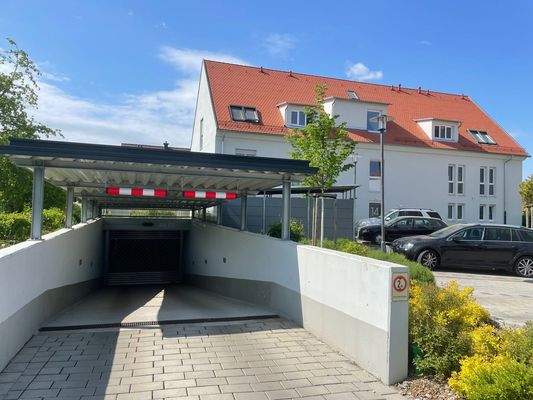 Tiefgaragen-Einfahrt