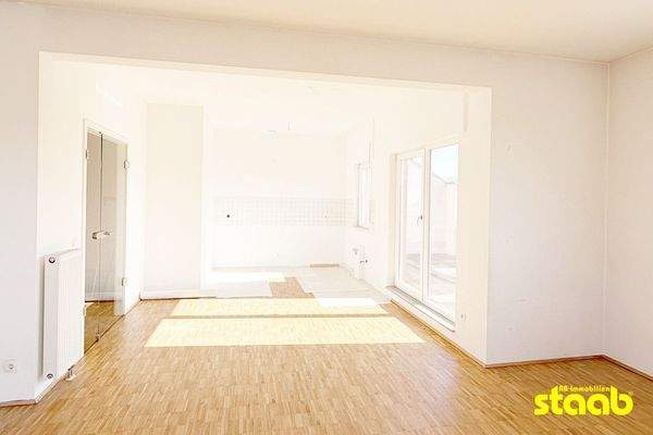 Küchenbereich mit Zugang zum Balkon