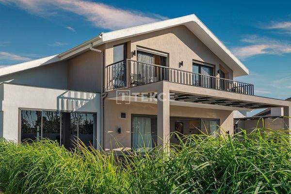 Villa with a Pool and Garden Near Çalış Beach in Fethiye